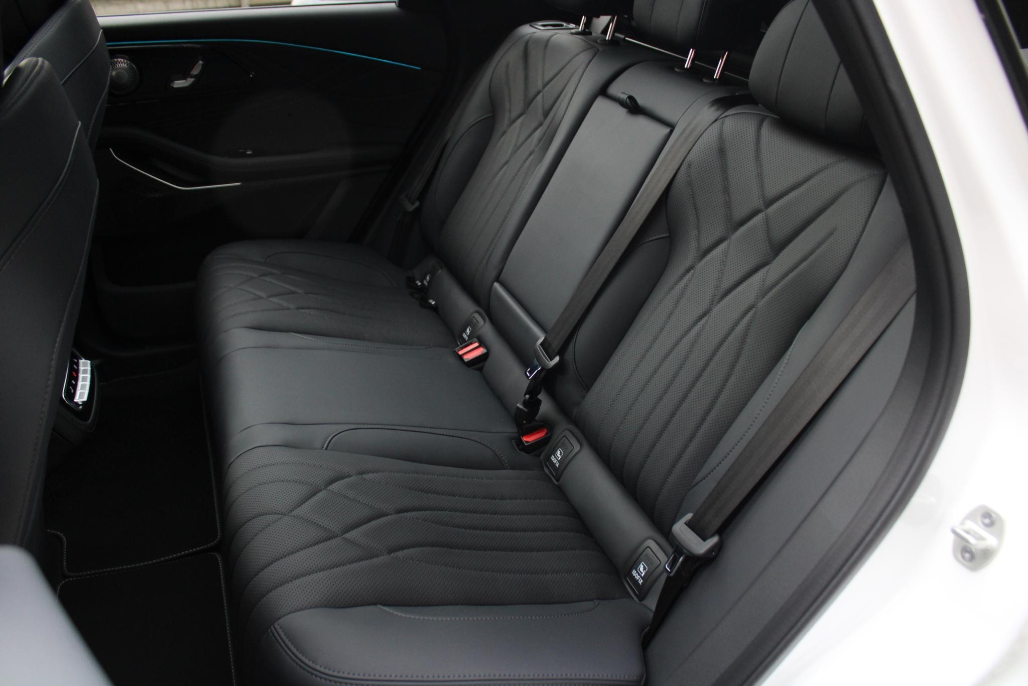 Omoda 9 SHS 1.5T-GDi SHS-P Premium Schuif/kanteldak | Stoelmassage/Ventilatie/Verwarming | 360 Camera | Alcantara Hemelbekleding | Lederen Bekleding afbeelding 16