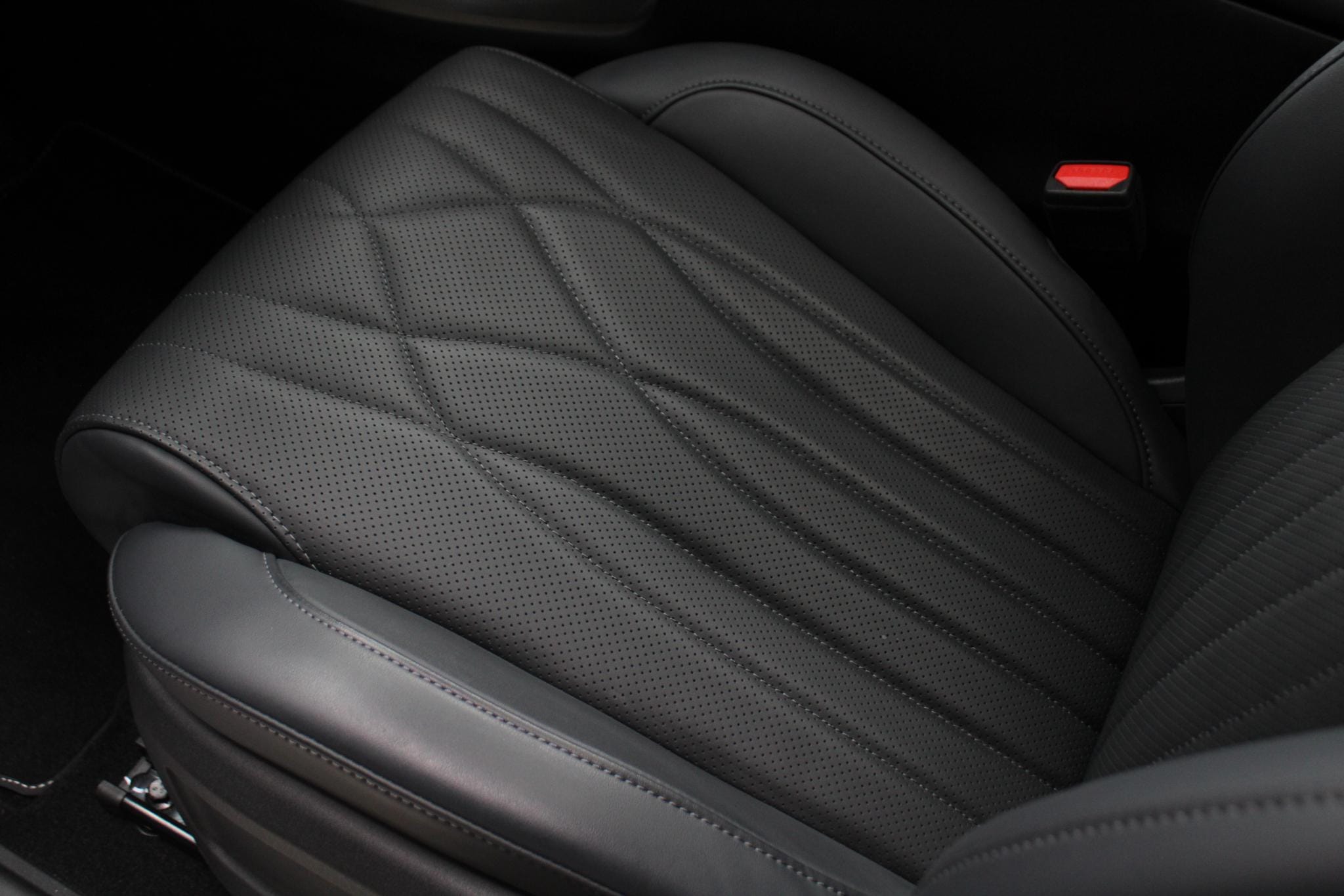 Omoda 9 SHS 1.5T-GDi SHS-P Premium Schuif/kanteldak | Stoelmassage/Ventilatie/Verwarming | 360 Camera | Alcantara Hemelbekleding | Lederen Bekleding afbeelding 47