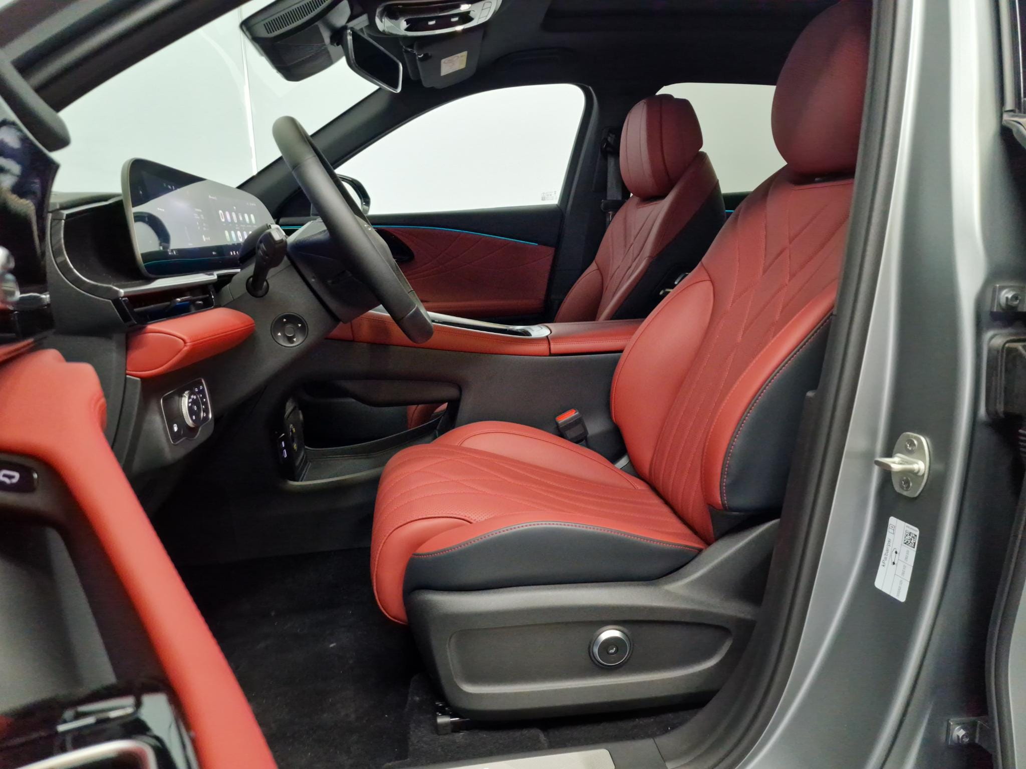 Omoda 9 SHS 1.5T-GDi SHS-P Premium Enige in Nederland met rood lederen bekleding ! afbeelding 12