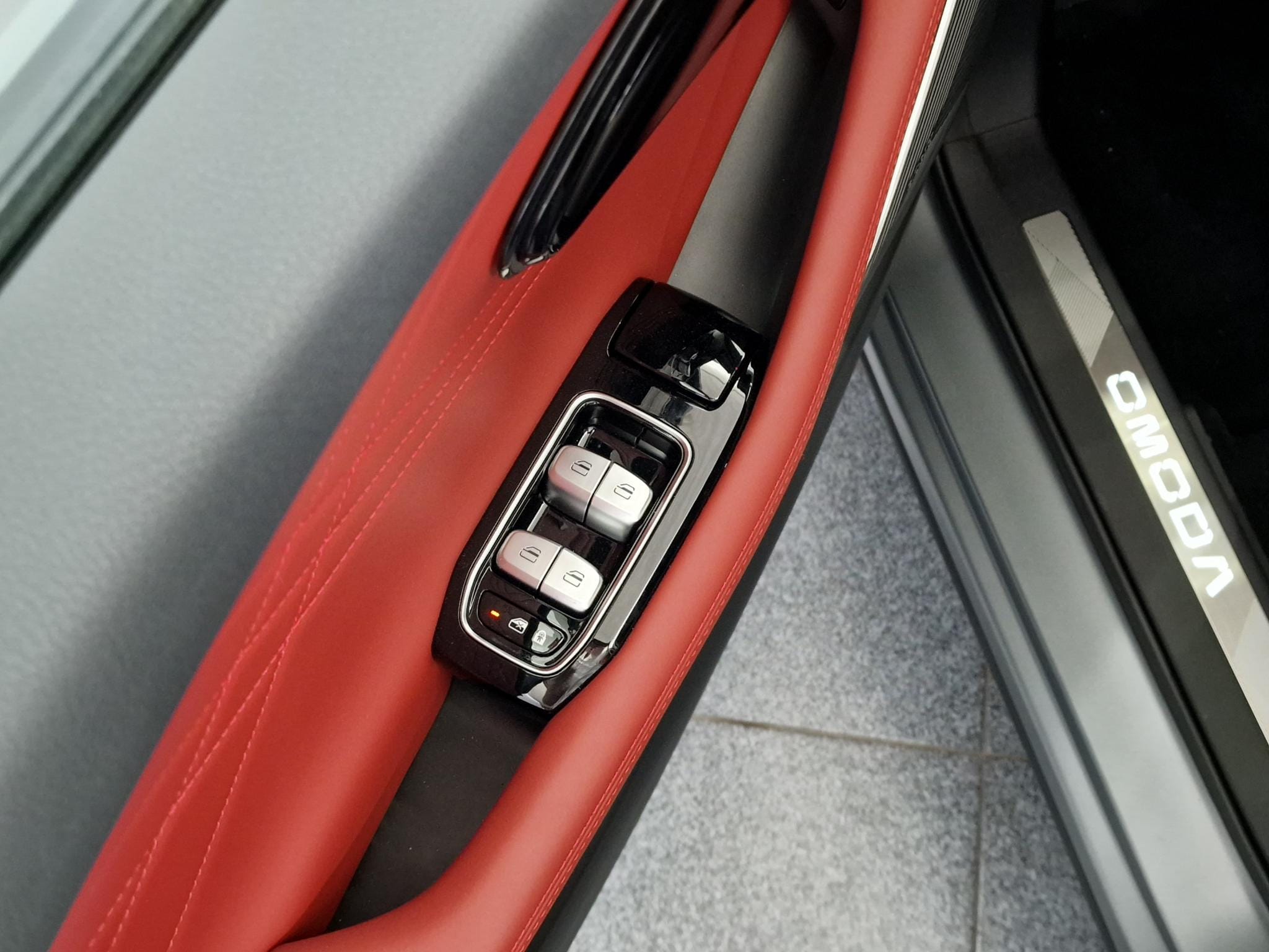 Omoda 9 SHS 1.5T-GDi SHS-P Premium Enige in Nederland met rood lederen bekleding ! afbeelding 41