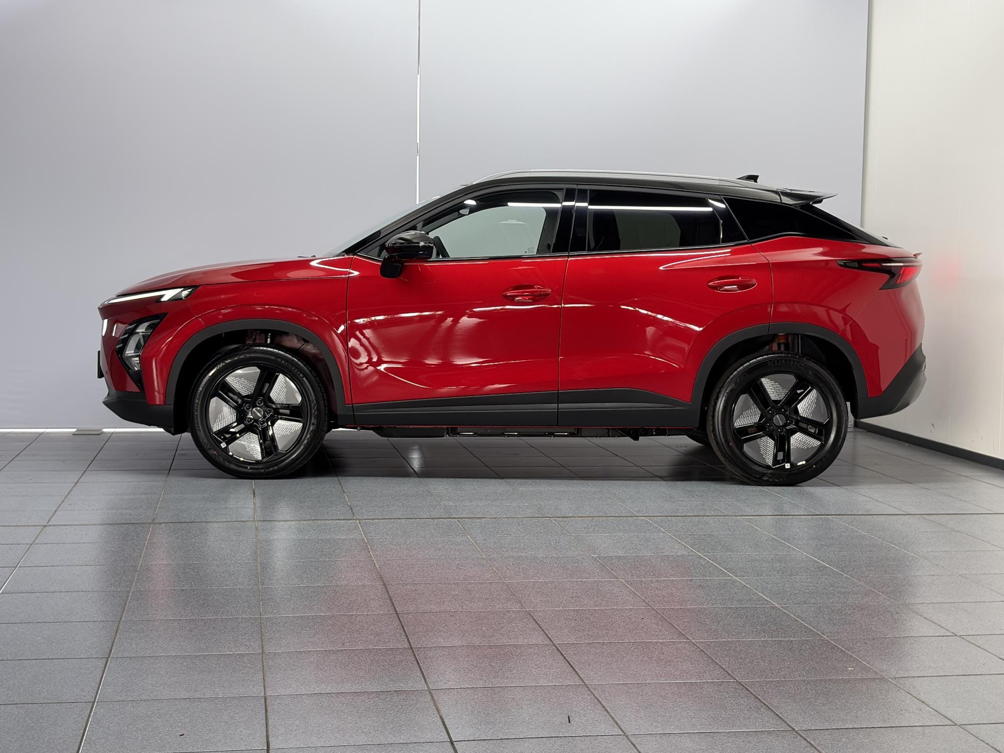 Omoda 5 EV Premium 61 kWh Heel compleet met schuifdak, lederen bekleding en rondom camera's afbeelding 8