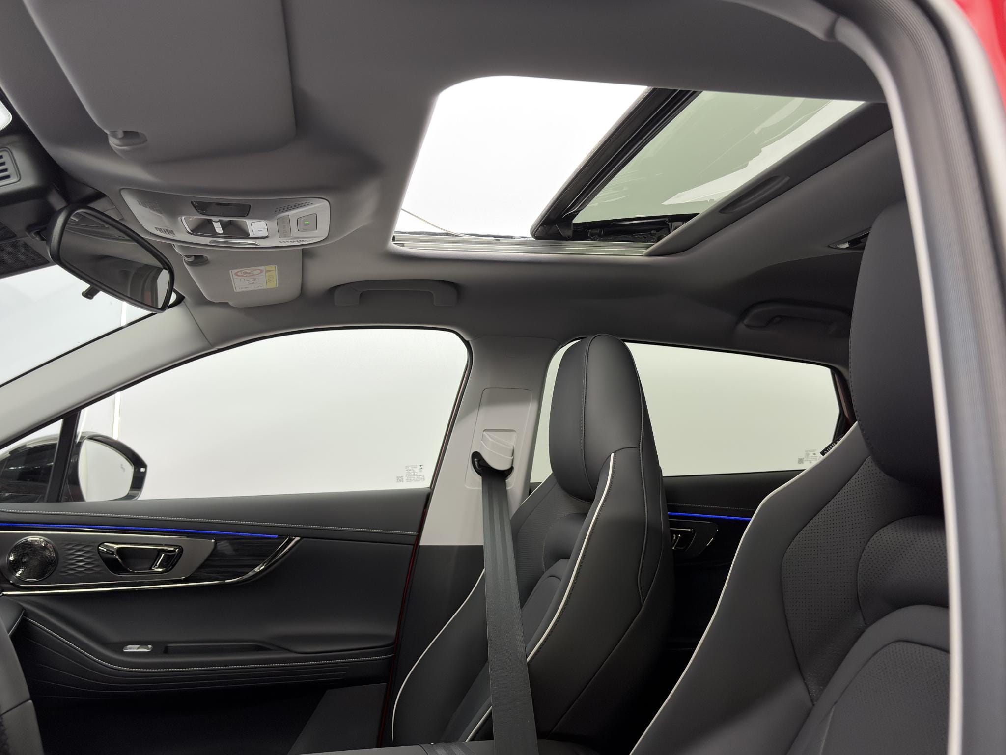 Omoda 5 EV Premium 61 kWh Heel compleet met schuifdak, lederen bekleding en rondom camera's afbeelding 11