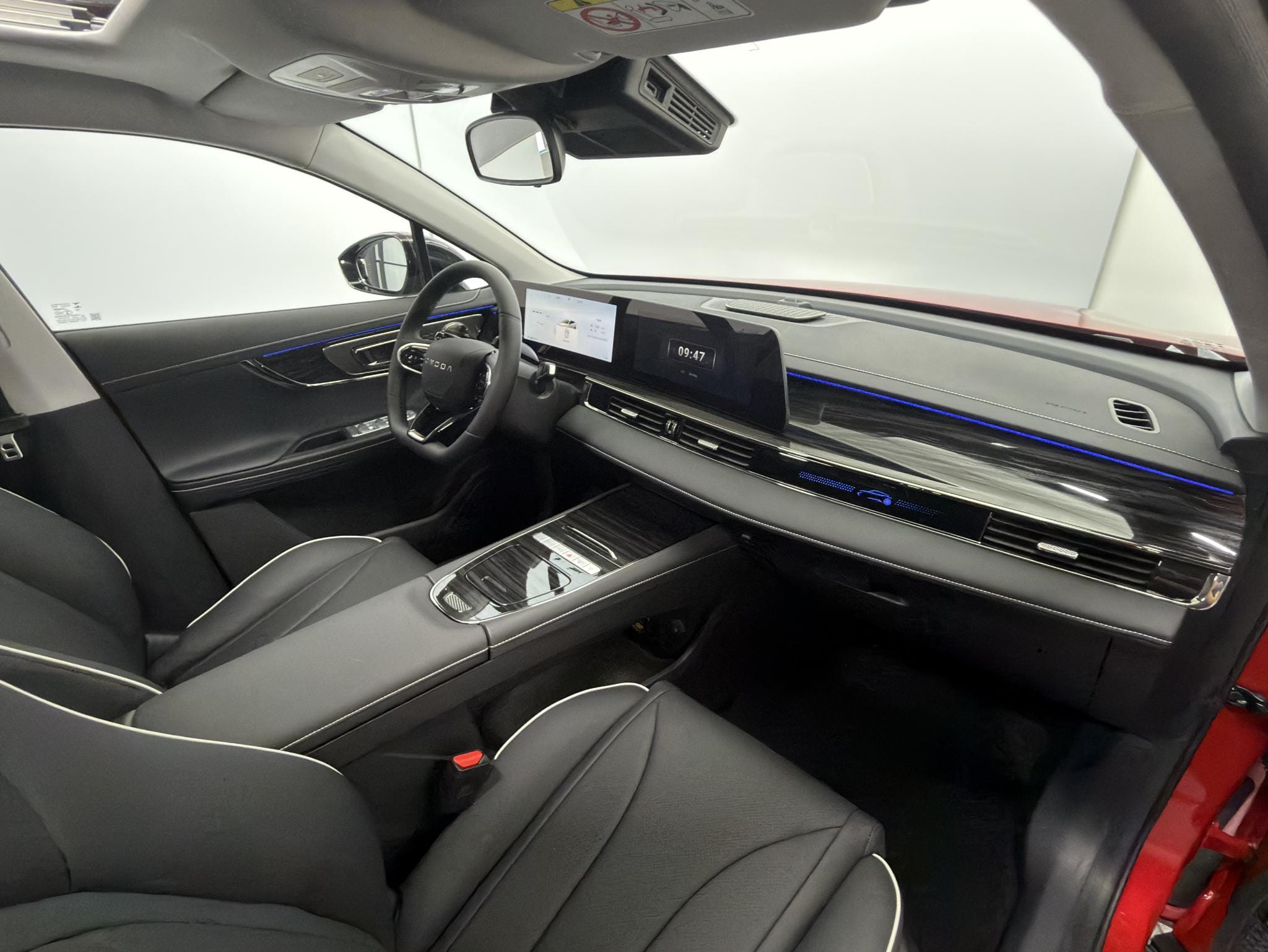 Omoda 5 EV Premium 61 kWh Heel compleet met schuifdak, lederen bekleding en rondom camera's afbeelding 18