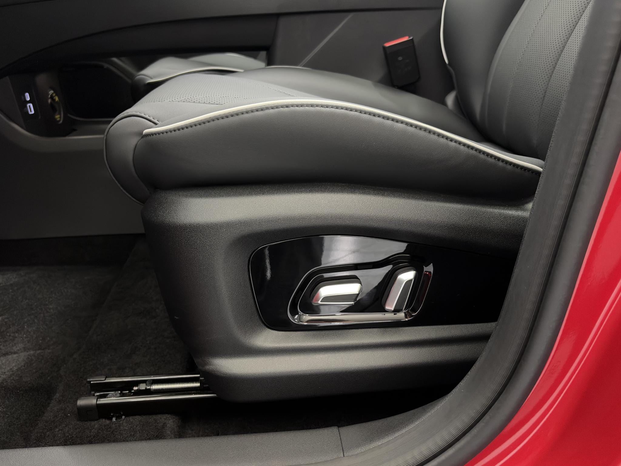 Omoda 5 EV Premium 61 kWh Heel compleet met schuifdak, lederen bekleding en rondom camera's afbeelding 19