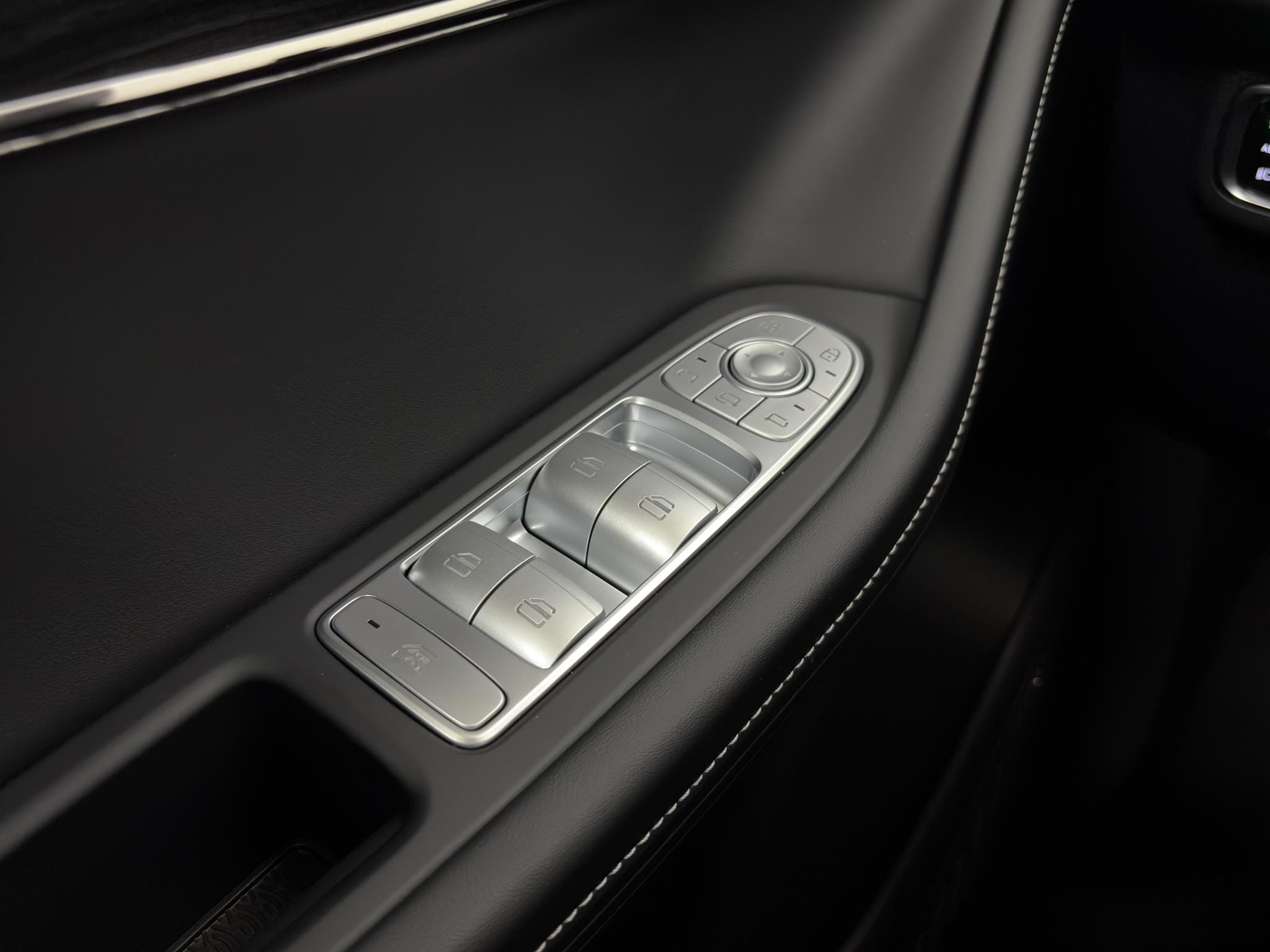 Omoda 5 EV Premium 61 kWh Heel compleet met schuifdak, lederen bekleding en rondom camera's afbeelding 20