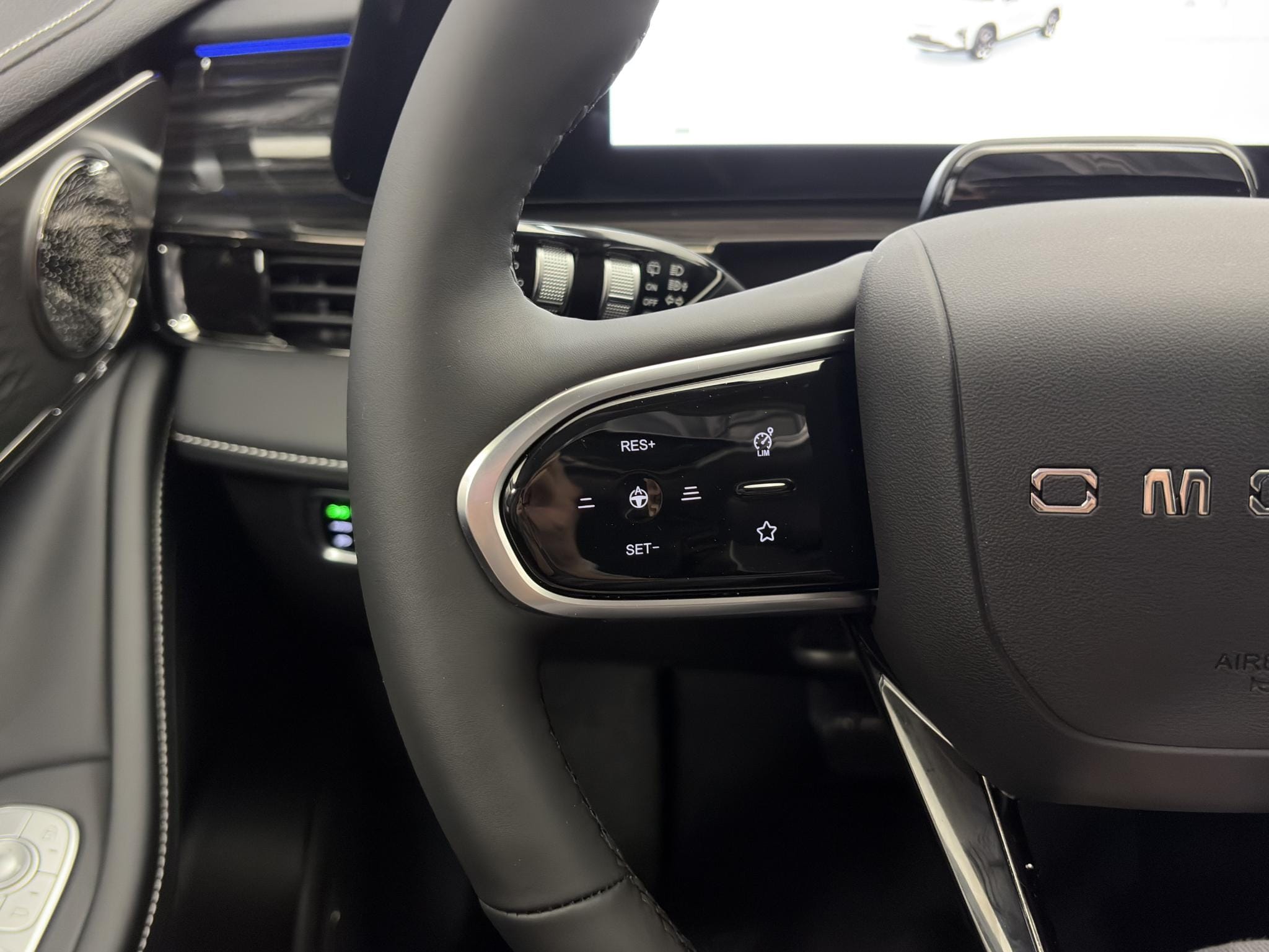Omoda 5 EV Premium 61 kWh Heel compleet met schuifdak, lederen bekleding en rondom camera's afbeelding 24