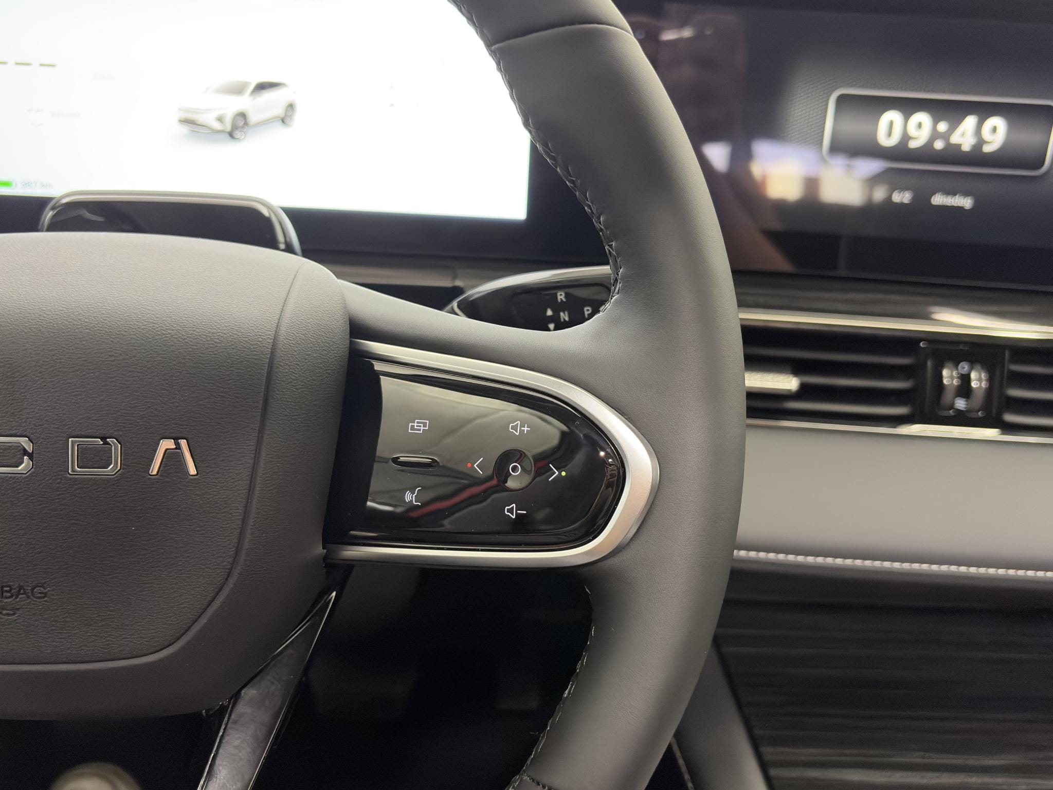 Omoda 5 EV Premium 61 kWh Heel compleet met schuifdak, lederen bekleding en rondom camera's afbeelding 26