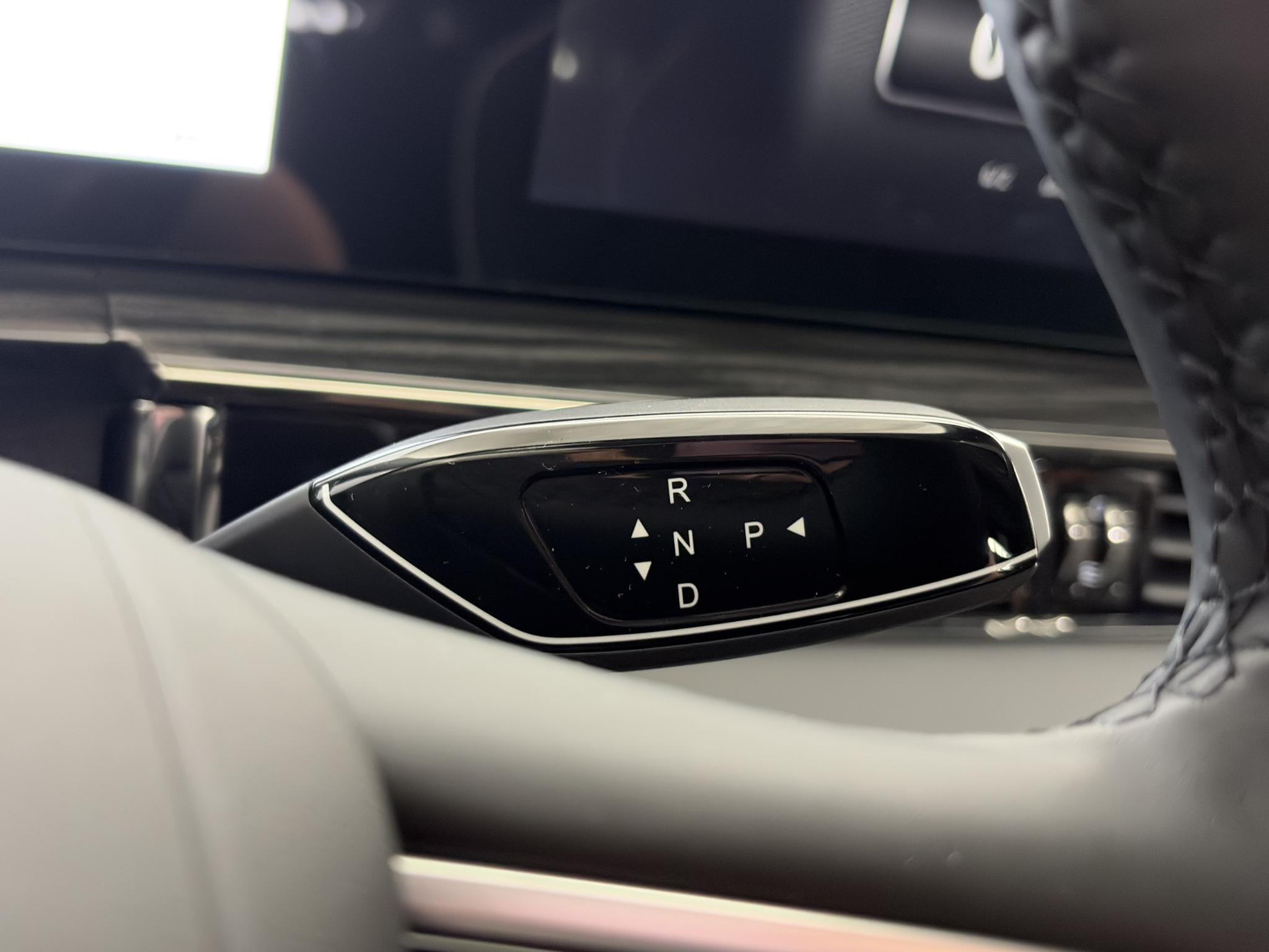 Omoda 5 EV Premium 61 kWh Heel compleet met schuifdak, lederen bekleding en rondom camera's afbeelding 27