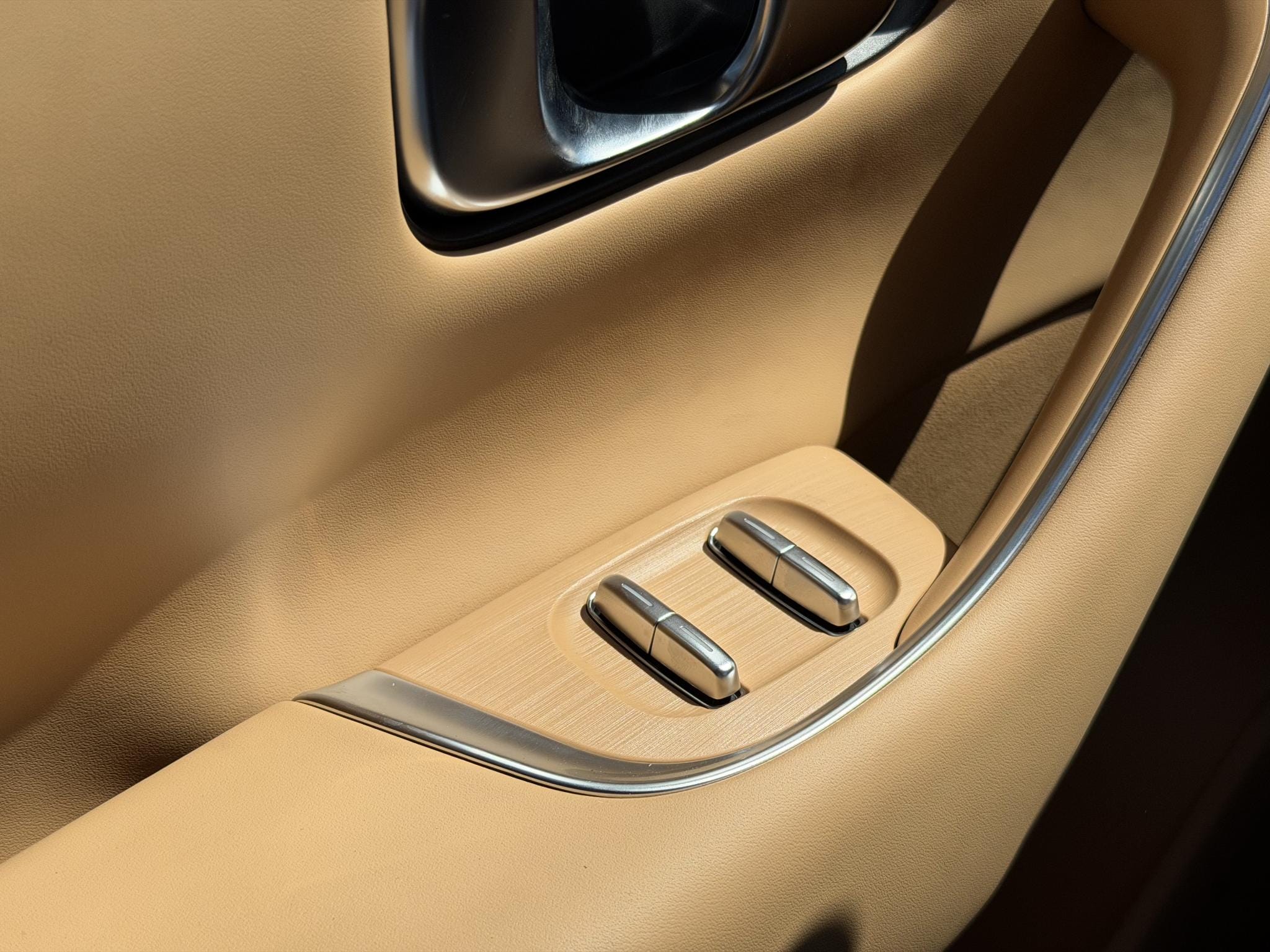 Leapmotor C10 Design REEV 28.4 kWh 218PK Automaat Navigatie, Camera 360, Lichtmetalen velgen, Elektrische Achterklep, Kunstlederen bekleding, Stoel Verwarming & Ventilatie afbeelding 19