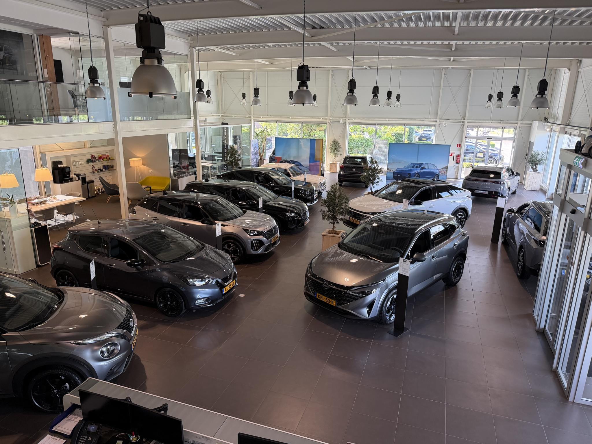 Leapmotor C10 Design REEV 28.4 kWh 218PK Automaat Navigatie, Camera 360, Lichtmetalen velgen, Elektrische Achterklep, Kunstlederen bekleding, Stoel Verwarming & Ventilatie afbeelding 35