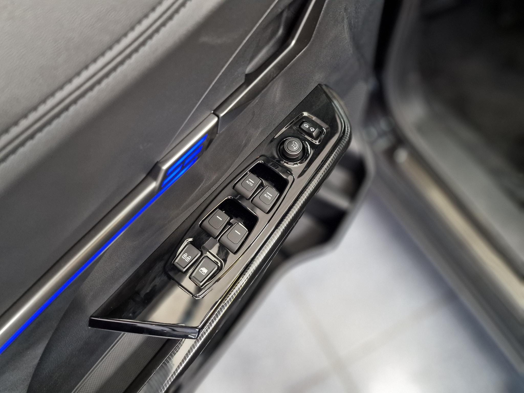 KGM Musso EV Titanium 80.6 kWh 4WD Luxe lederen bekleding, Stoelverwarming en ventilatie, Schuifdak, Navigatie, 4x4, 2300kg trekgewicht! afbeelding 10