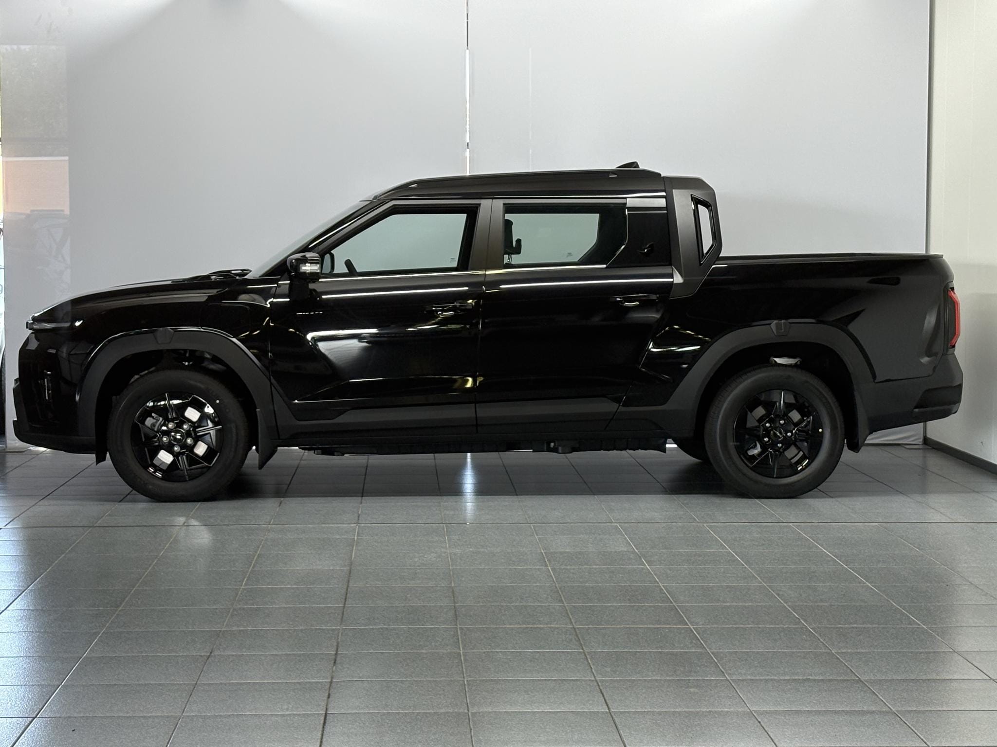 KGM Musso EV Titanium 80.6 kWh 4WD Luxe lederen bekleding, Stoelverwarming en ventilatie, Schuifdak, Navigatie, 4x4, 2300kg trekgewicht! afbeelding 18