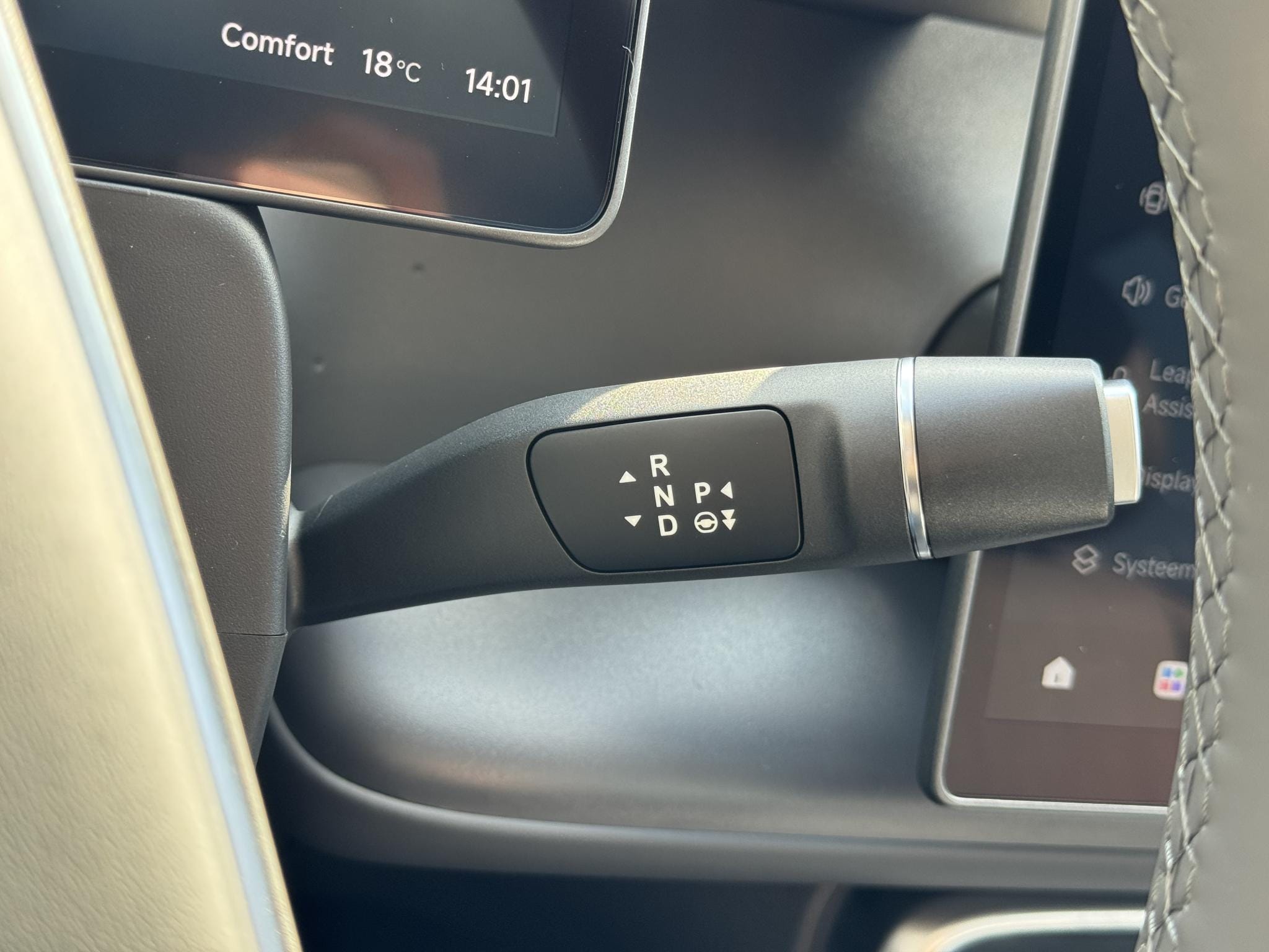 Leapmotor B10 Design ProMax 67.1 kWh 218PK Automaat Navigatie, Rondomzichtcamera, Adaptieve Cruise Control, Climate Control, Panoramadak afbeelding 14