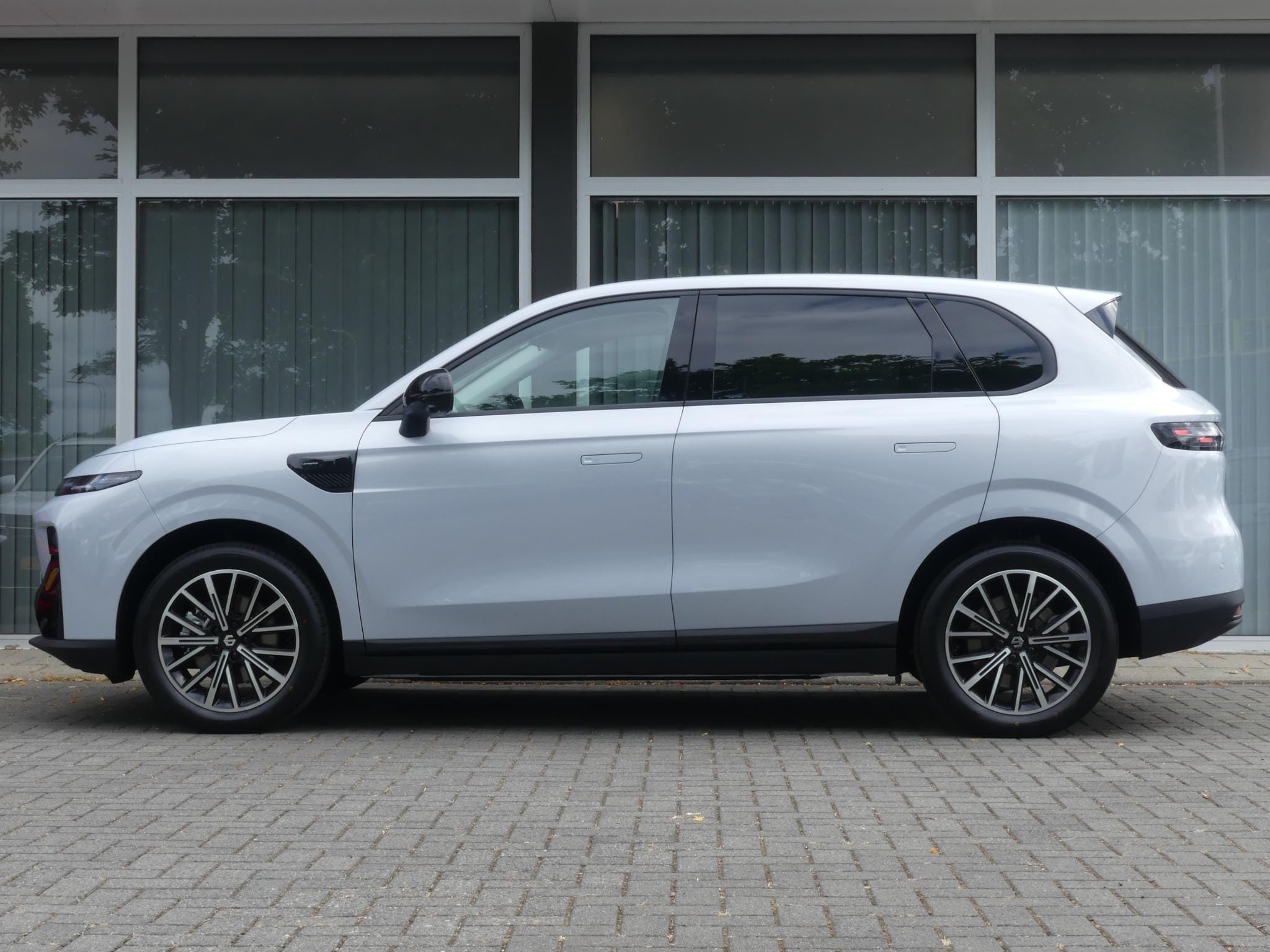 Leapmotor B10 Design ProMax 67.1 kWh 218PK Automaat Navigatie, Camera 360, Lichtmetalen velgen, Elektrische Achterklep, Kunstlederen bekleding, Stoel Verwarming & Ventilatie afbeelding 8